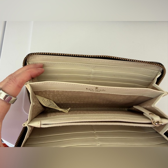 kate spade rose gold patent leather wallet with black patent trim - Picture 6 of 9